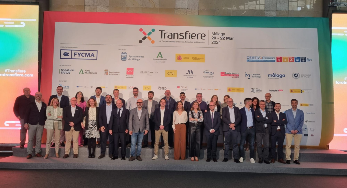Transfiere Example Cluster Ecco participa en Transfiere